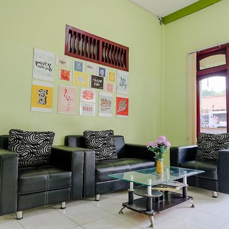 Oyo Life 2508 Alba Suites Homestay Syariah Tulungagung Extérieur photo