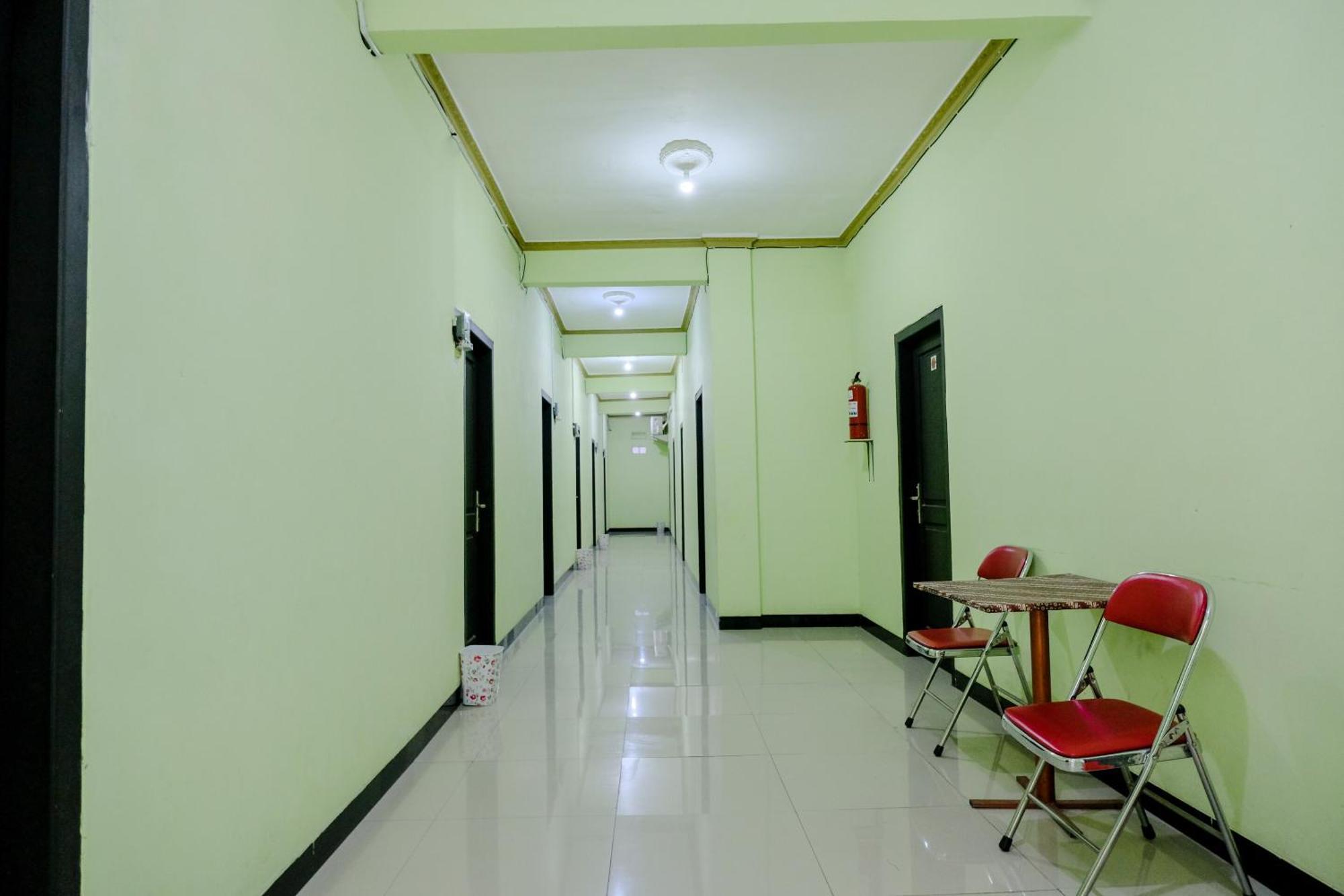 Oyo Life 2508 Alba Suites Homestay Syariah Tulungagung Extérieur photo