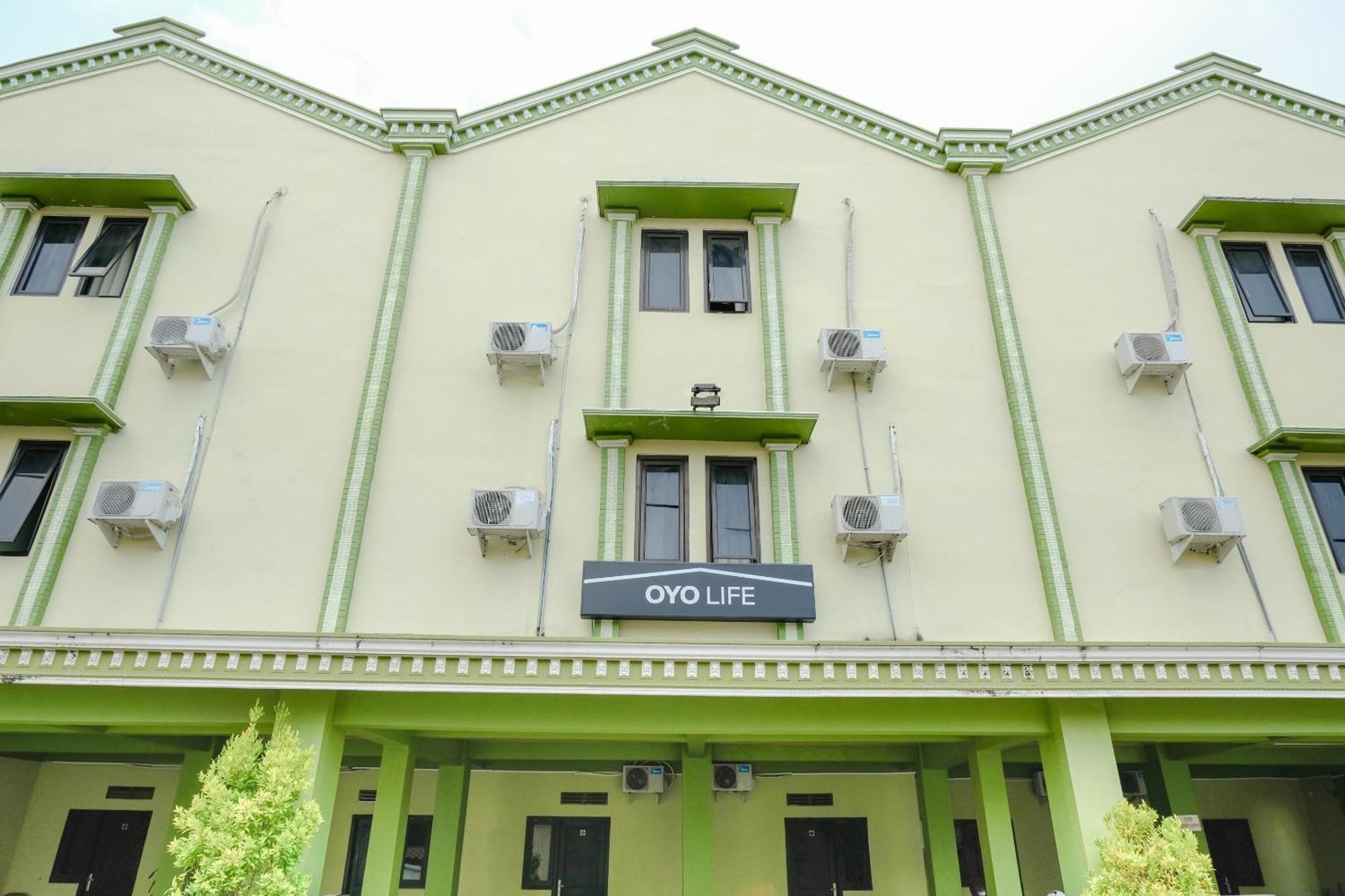 Oyo Life 2508 Alba Suites Homestay Syariah Tulungagung Extérieur photo