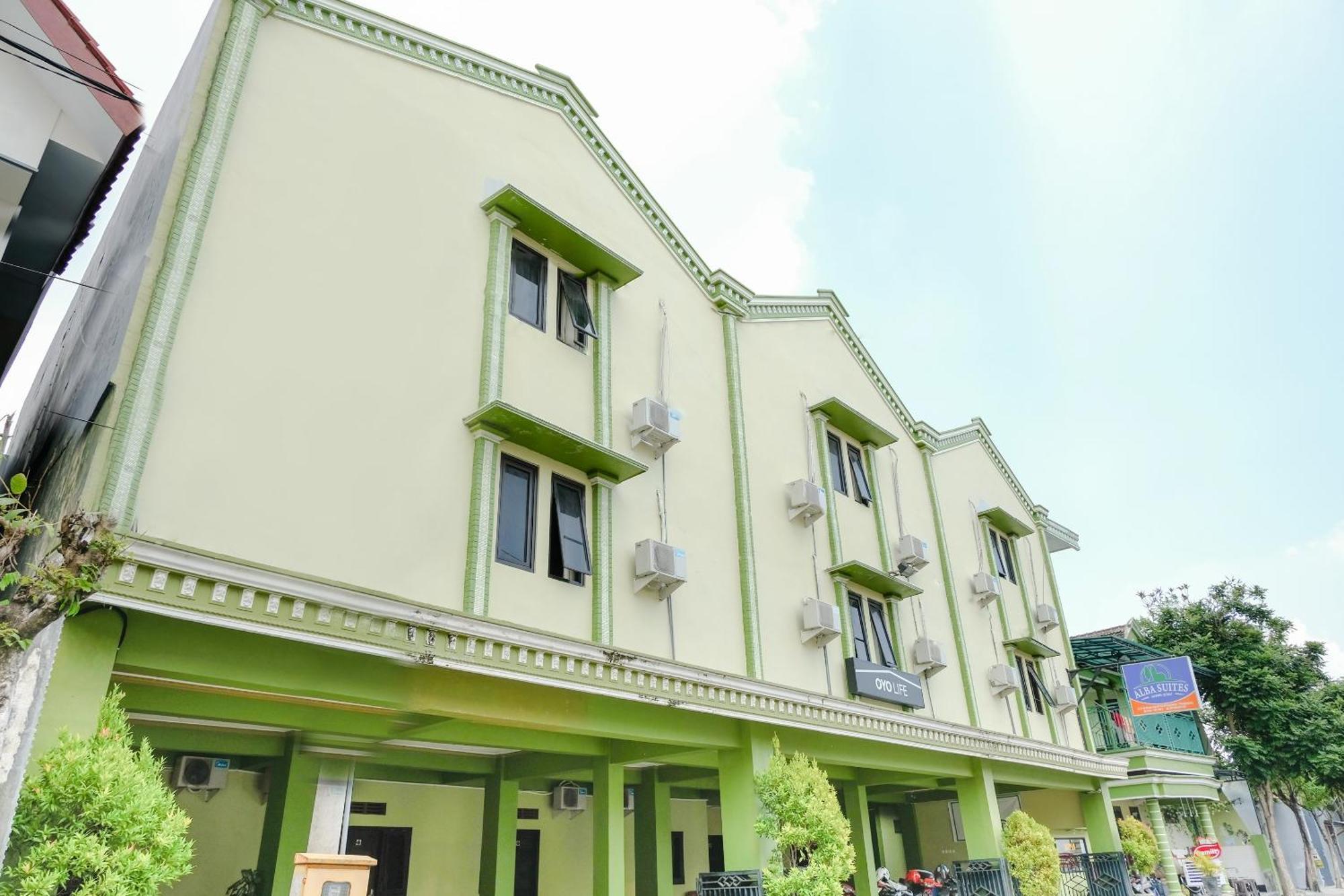 Oyo Life 2508 Alba Suites Homestay Syariah Tulungagung Extérieur photo